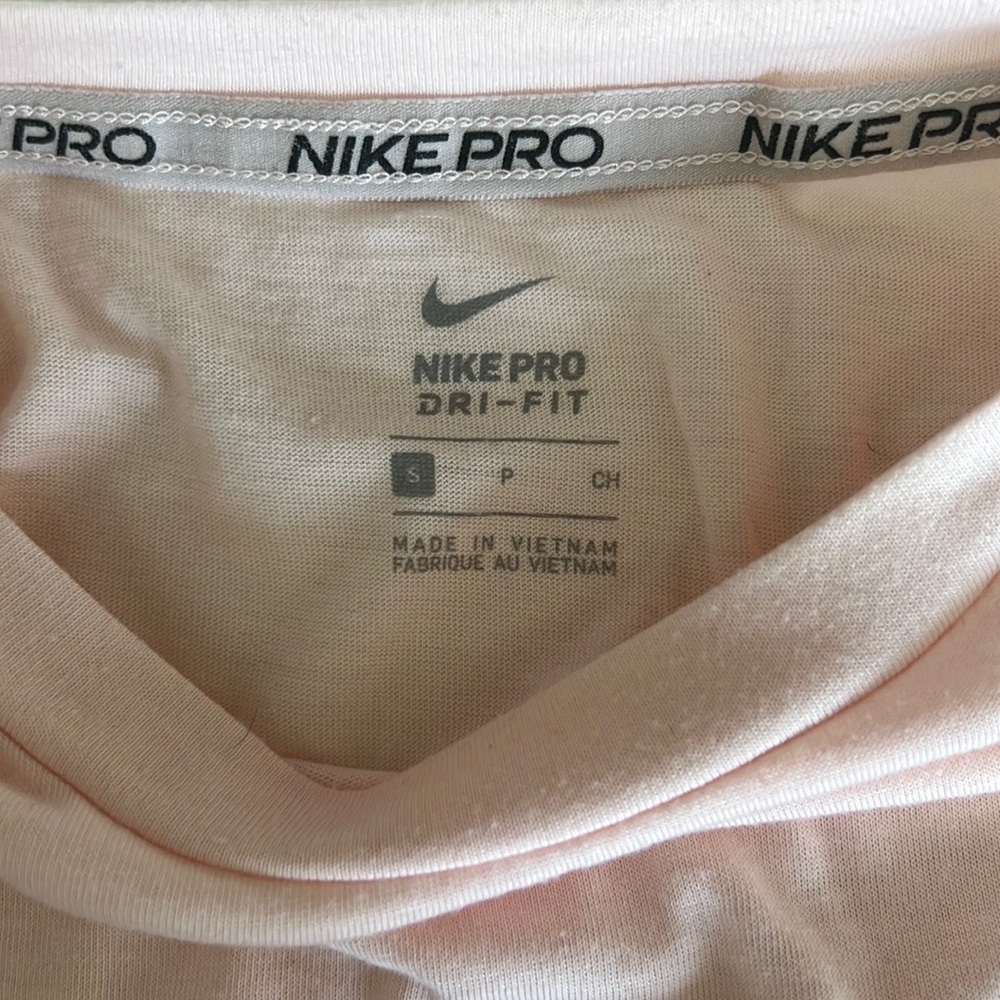 Nike short sleeve shirts in red and pink S - Picture 5 of 5